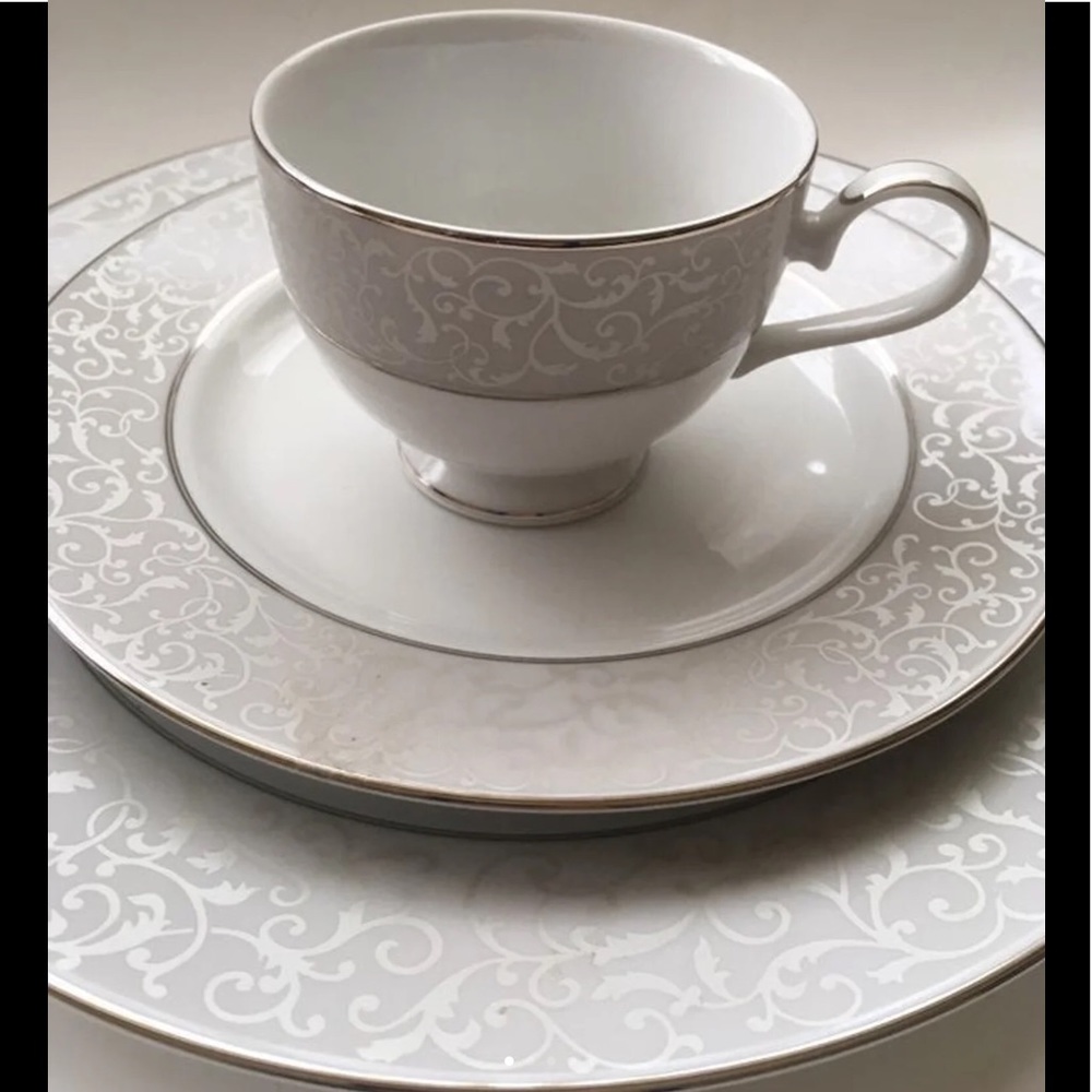 Mikasa China 4 pieces Parchment pattern one place setting 4 pieces new China set